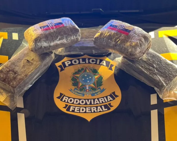 BR-364 em Ji-Paraná: Em vídeo PRF Apreende 16 Kg de Cocaína em Carro Batido Transportado por Cegonha no KM 352