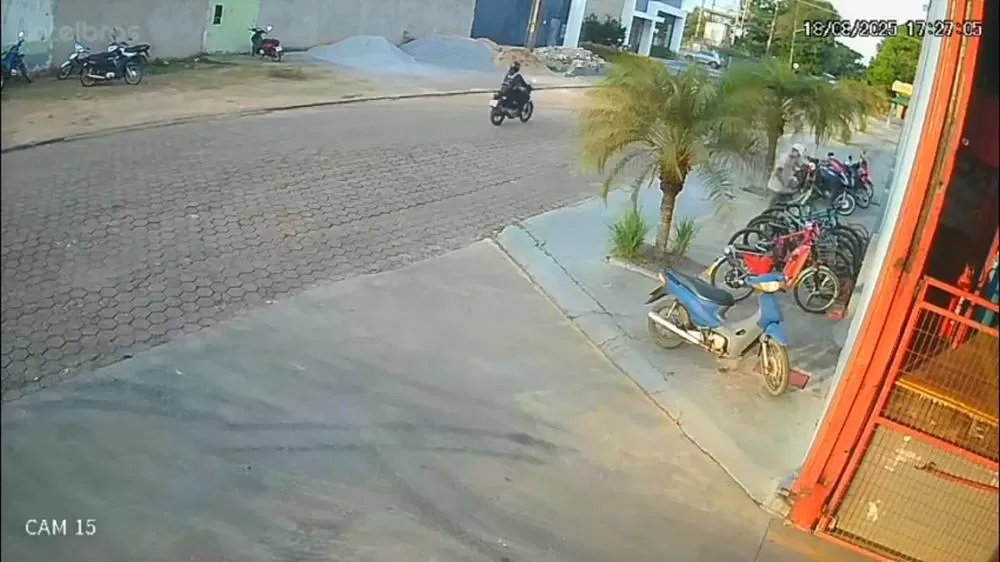 Vídeo em Ji-Paraná: Homem Furta Bicicleta em Plena Luz do Dia e Foge Sem Deixar Rastros no Bairro BNH
