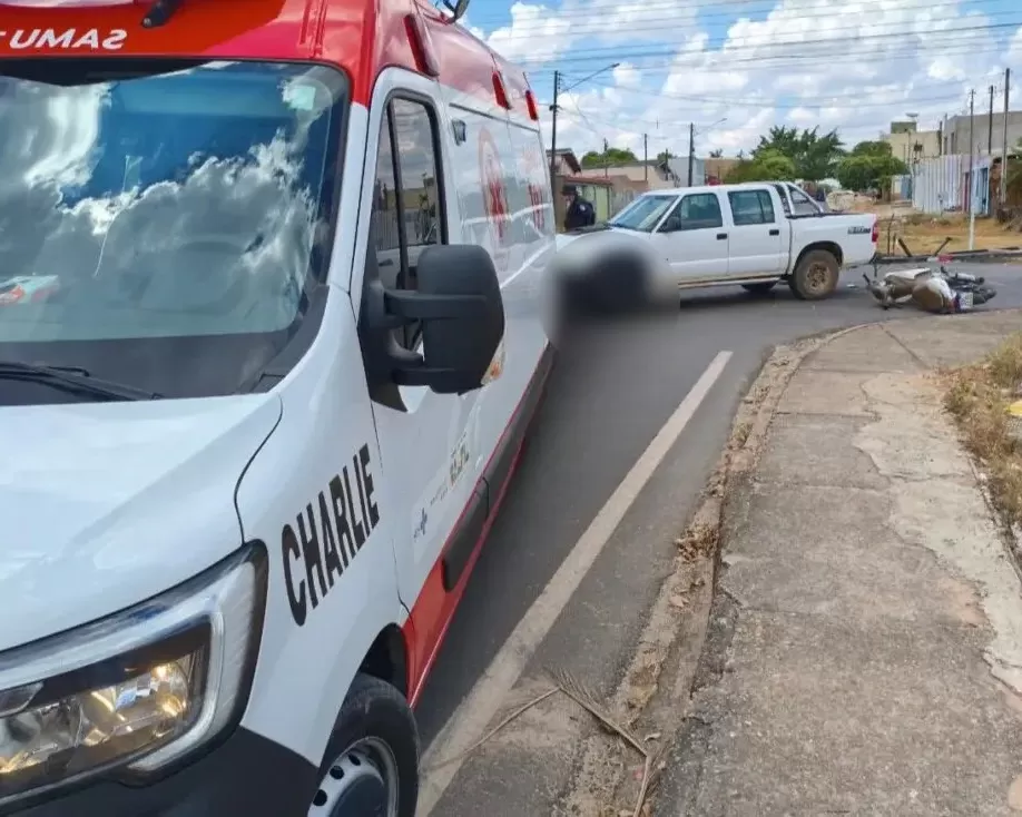 Motociclista é Atingida por Caminhonete e Condutora Fica Ferida em Ji-Paraná na T-14 com a Rua São Paulo