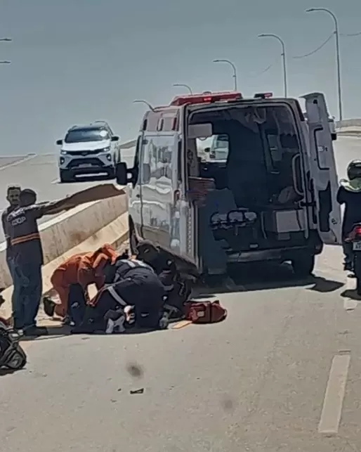 Mulher Sofre Grave Acidente ao Colidir com Caminhão Parado na BR-364, em Ji-Paraná