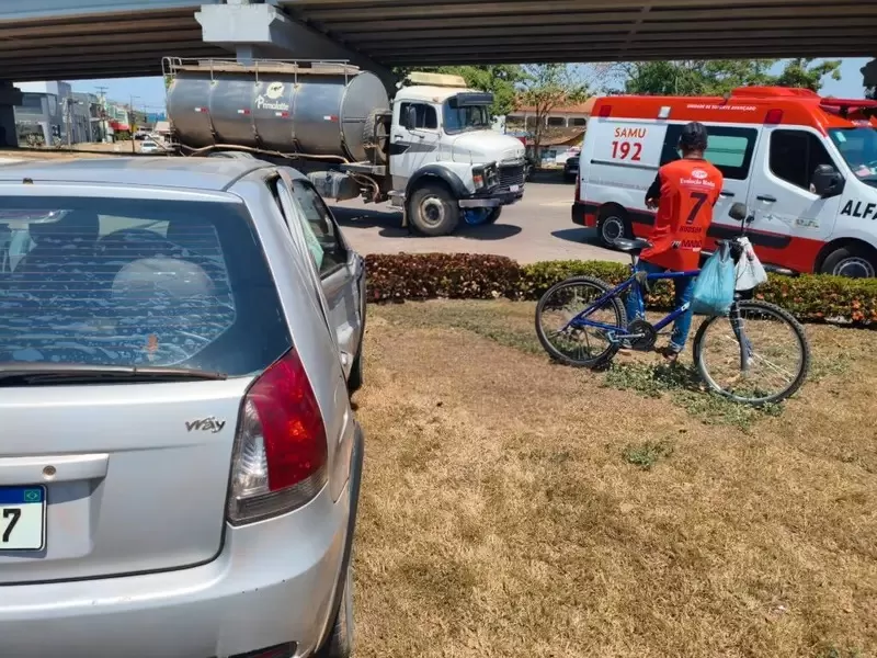 Ji-Paraná: Caminhão Avança Preferencial, Destrói Carro e Deixa Feridos no Viaduto da BR-364
