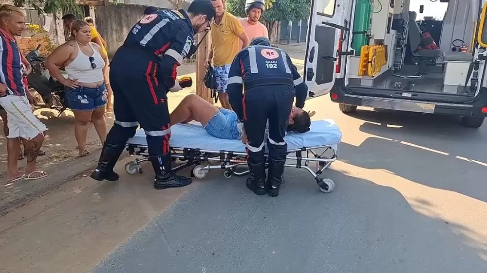 Acidente em Ji-Paraná: Moto Apresenta Pane e Causa Efeito Dominó com Batida em Poste e Motociclista Ferida na T-23