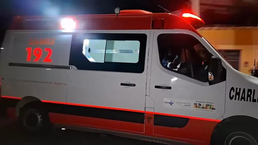 Grave Acidente em Ji-Paraná: Casal em Moto Atropelado por HB20 no Centro da Cidade — Mulher Sofre Suspeita de Fratura