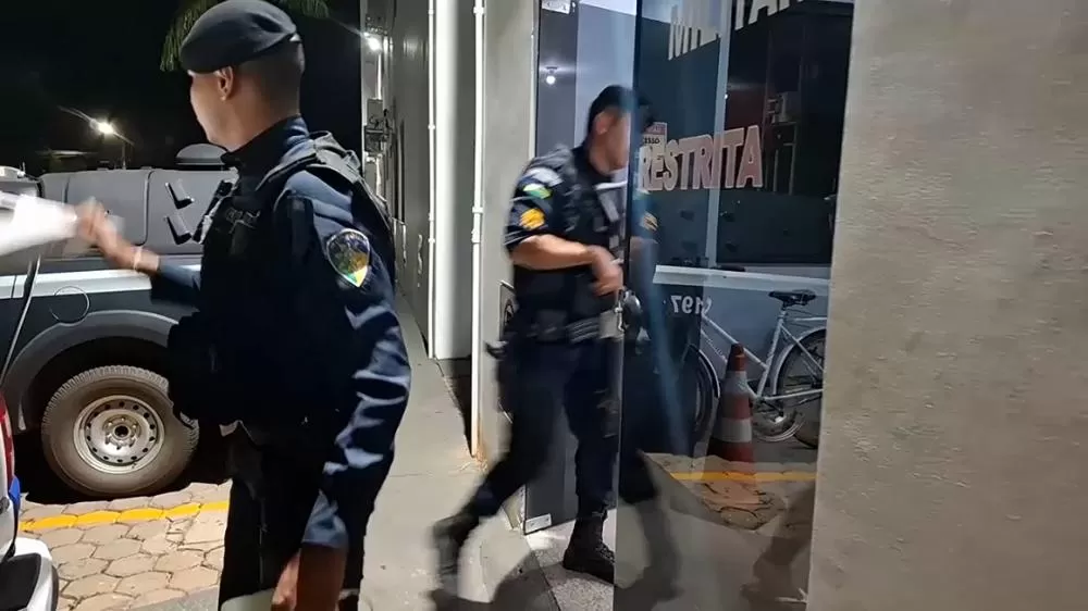 Confusão Violenta em Distribuidora de Ji-Paraná Termina com Três Detidos Após Agressões e Ofensas à Polícia