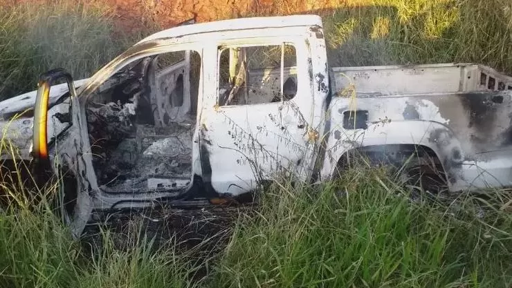 Em vídeo Caminhonete Volkswagen Amarok é Encontrada Carbonizada em Ji-Paraná na RO-133 — Polícia Investiga o Caso 
