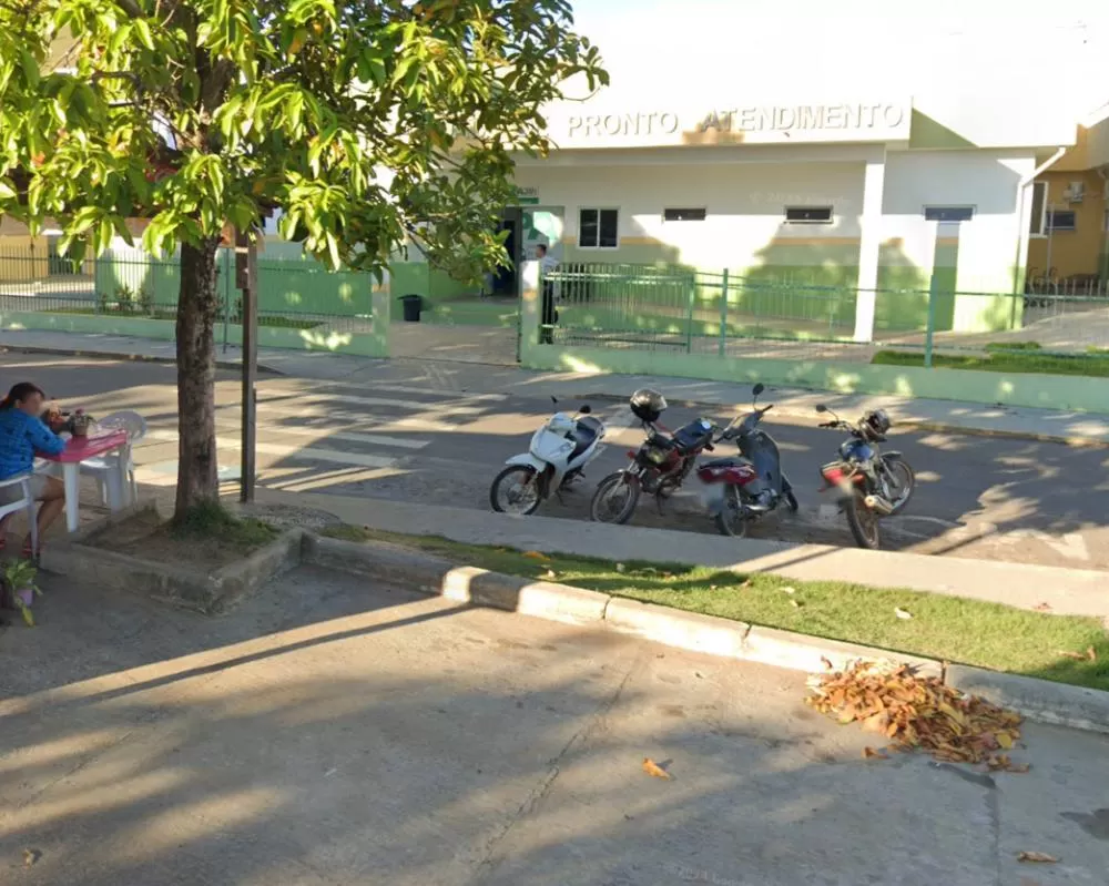 Motociclista Sem Habilitação Colide e Destrói Lateral de Carro em Alta Velocidade no Parque dos Pioneiros em Ji-Paraná