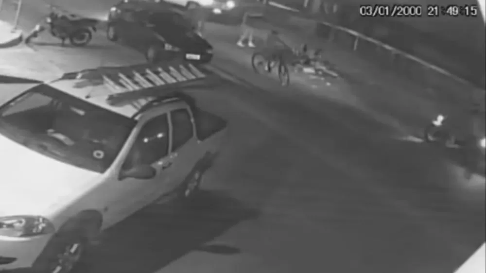 Vídeo Mostra o Momento Chocante da Colisão Violenta Entre Carro e Moto na K5 em Ji-Paraná – Veja as Imagens Fortes