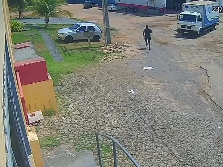 Vídeo Mostra Momento Tenso: Criminosos Fogem de Moto e Saltam em Plena Perseguição Policial em Ji-Paraná