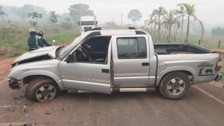 Colisão entre Caminhonetes na RO-490 em Alto Alegre dos Parecis no km 12