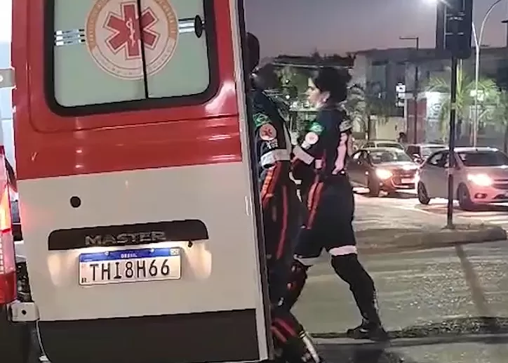 Jovem acaba Atropelada por Motocicleta Durante Travessia na BR-364 em Ji-Paraná no cruzamento com a Av. 22 de Novembro