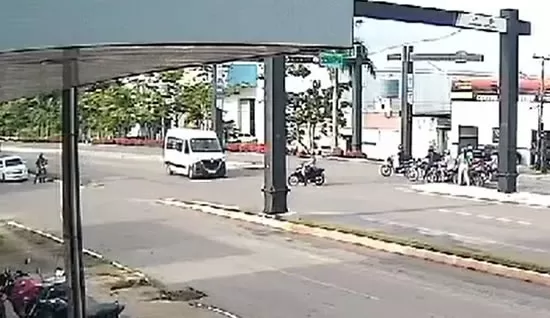 Acidente que Transportava Pacientes para Hemodiálise Capota na BR-364 em Ji-Paraná 
