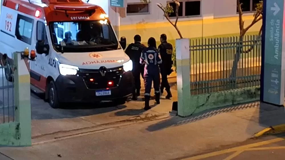 Noite de violência extrema no bairro JK: mulher é espancada e levada à UPA enquanto agressor acaba preso em Ji-Paraná