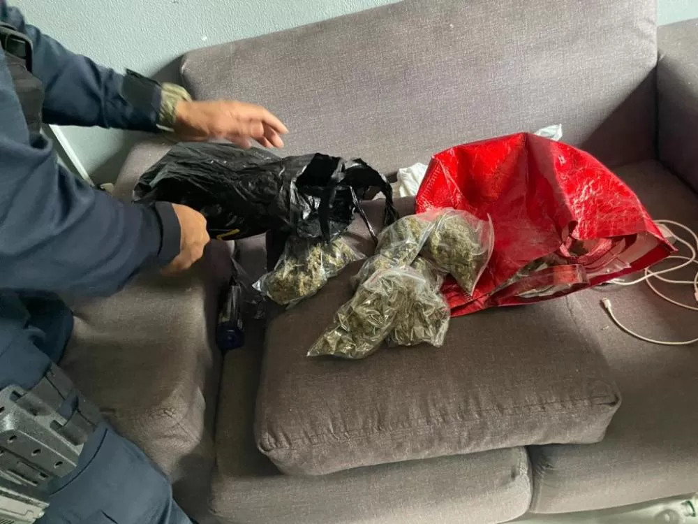 Ji-Paraná: Mulher é presa com quase 2 kg de drogas no bairro Rondon em operação da Polícia Militar