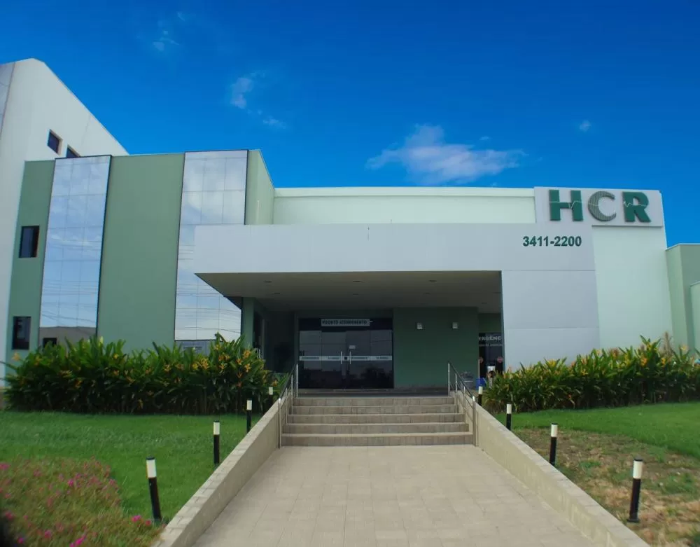 Casal se enrosca em fio e sofre queda violenta de moto no Bairro Primavera em Ji-Paraná