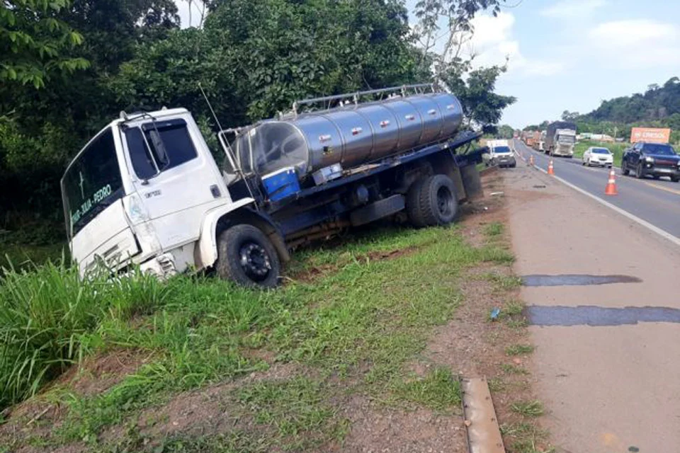 Vídeo: Van com Alunos do IFRO se envolve em Grave Acidente na BR-364 entre Ouro Preto do Oeste e Ji-Paraná