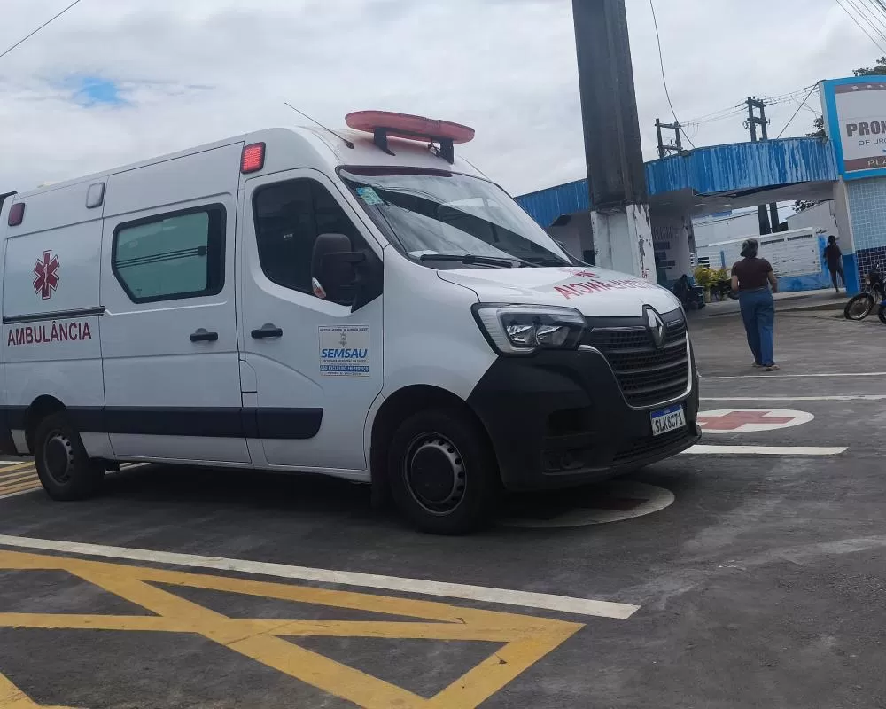 Impacto brutal na Marechal Rondon: Motociclista é arremessada a quase 2 metros após colisão em Ji-Paraná