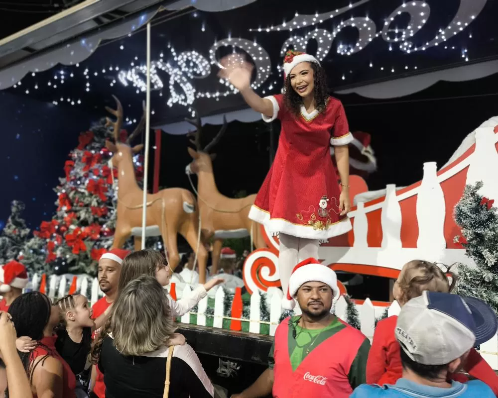Magia toma conta de Ji-Paraná: Casa do Papai Noel é inaugurada com espetáculo e abre oficialmente o Natal Luz