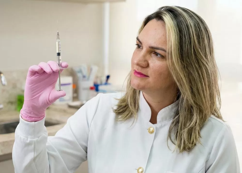 Drª Acácia Basso em Ji-Paraná: Próteses dentárias, clareamento, profilaxia e toxina botulínica (Dysport) - Agende sua consulta