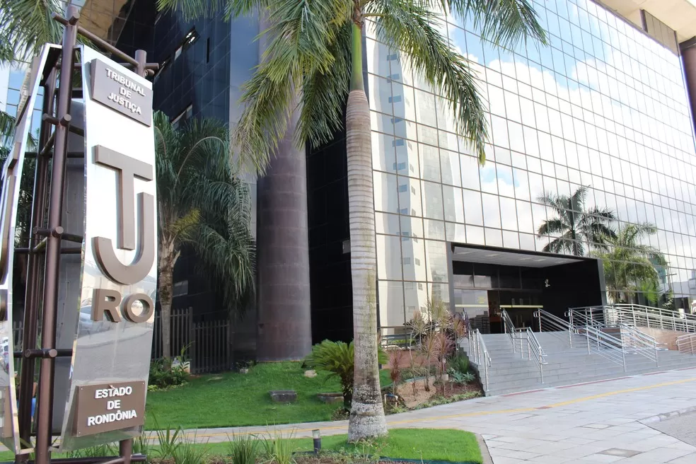 Em Rondônia apenas 5 Juízes recebem R$ 8 milhões em um mês, o equivalente a quase 100 anos de salário mínimo!