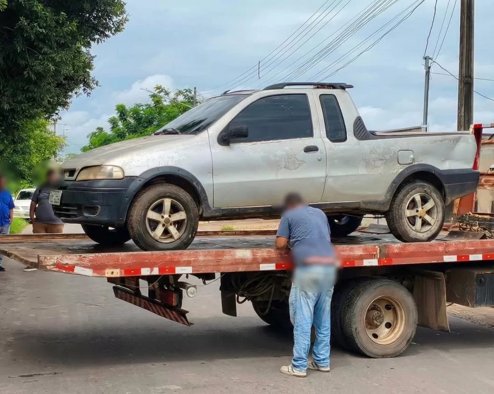Fiat Strada encontrada na galeria do Igarapé Pintado na Rua Goiânia com a T-7 havia sido furtada e abandonada para ocultação do crime