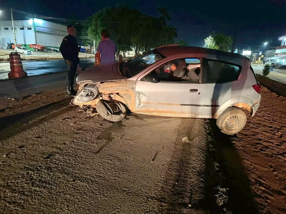 Vídeo: Motorista Embriagado Colide Ford Ka com Carreta na BR-364 em frente ao IG Supermercados