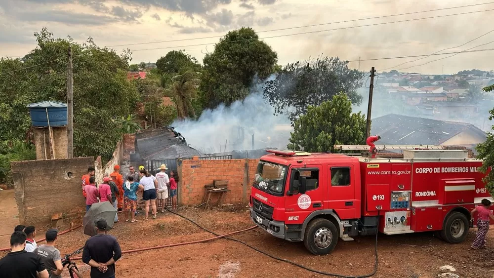 Casa é Destruída por Incêndio no Setor 04; Moradora É Suspeita de Iniciar o Fogo