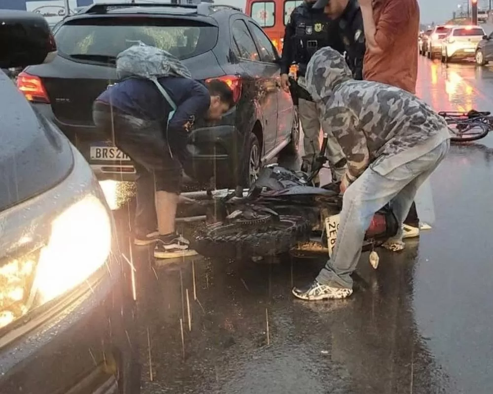 Colisão envolvendo ciclista e motocicleta próximo à Av. 22 de Novembro, bairro Casa Preta, e mobiliza SAMU e PRF em Ji-Paraná