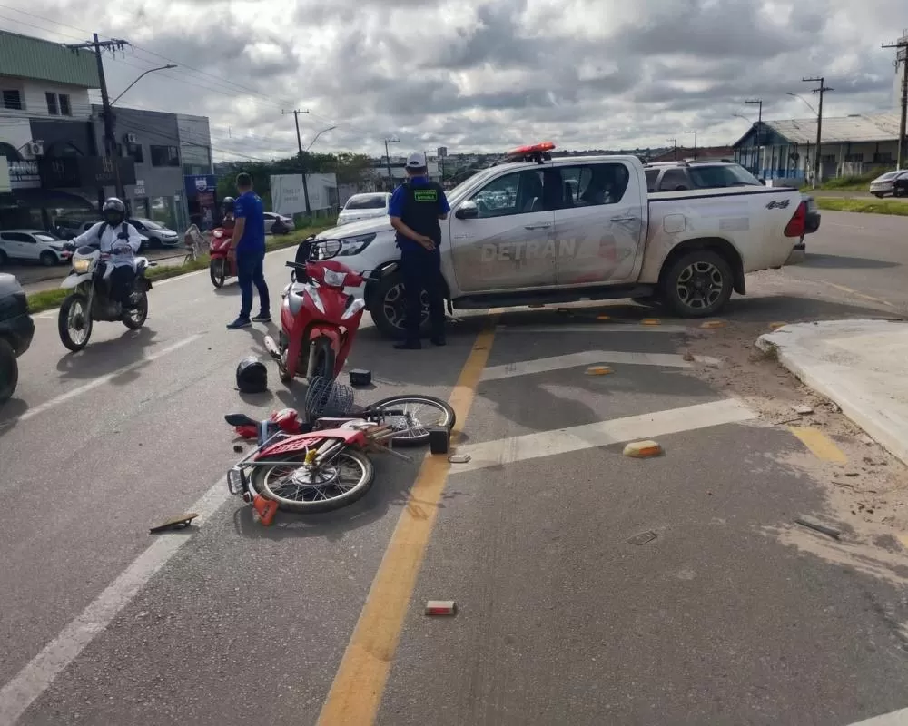 Acidente no cruzamento com a Av. Clóvis Arraes entre Bicicleta Elétrica e Honda Biz mobiliza SAMU no Primeiro Distrito