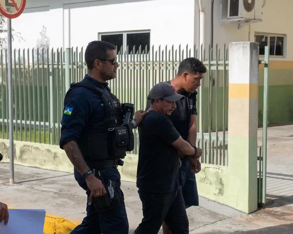 Foragidos da Justiça Jhonatan e Ananiel são capturados por crime de Homicídio no 1º Distrito de Ji-Paraná e levados ao Presídio Central