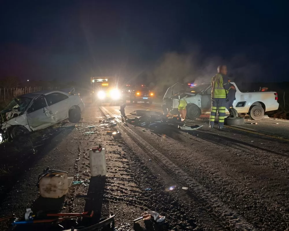 Vídeo: Colisão frontal deixa vítimas presas às ferragens na BR-364 próximo a Presidente Médici