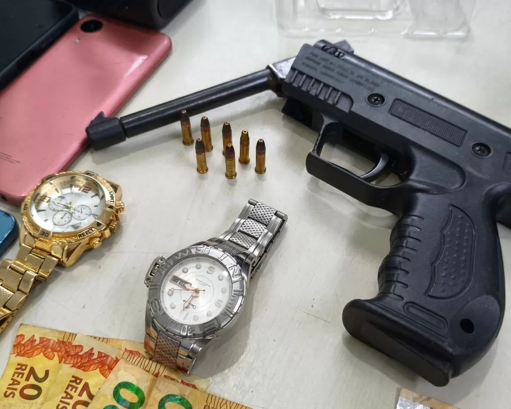 PM estoura ponto de tráfico em Ji-Paraná: Arma, drogas e dinheiro vivo são apreendidos em operação 