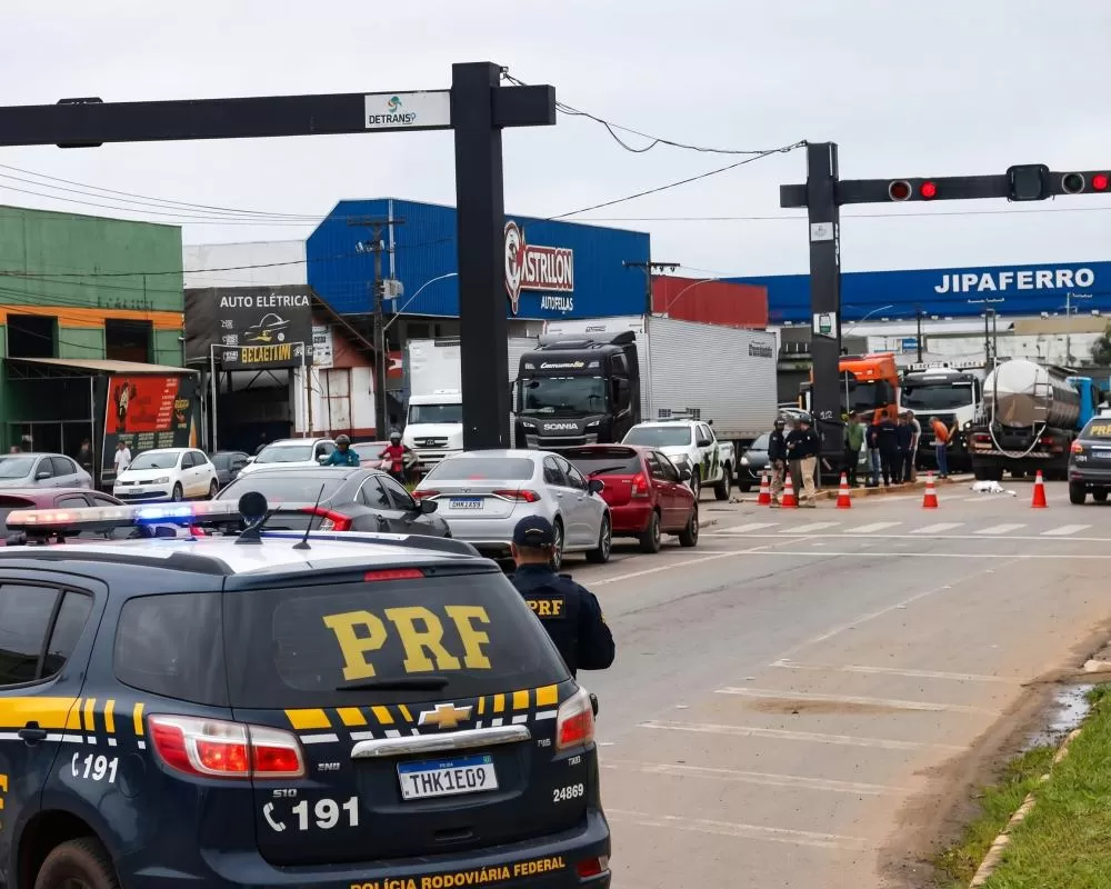 Tragédia brutal na BR-364 em Ji-Paraná: Mulher Morre após ser arrastada por caminhão em acidente chocante