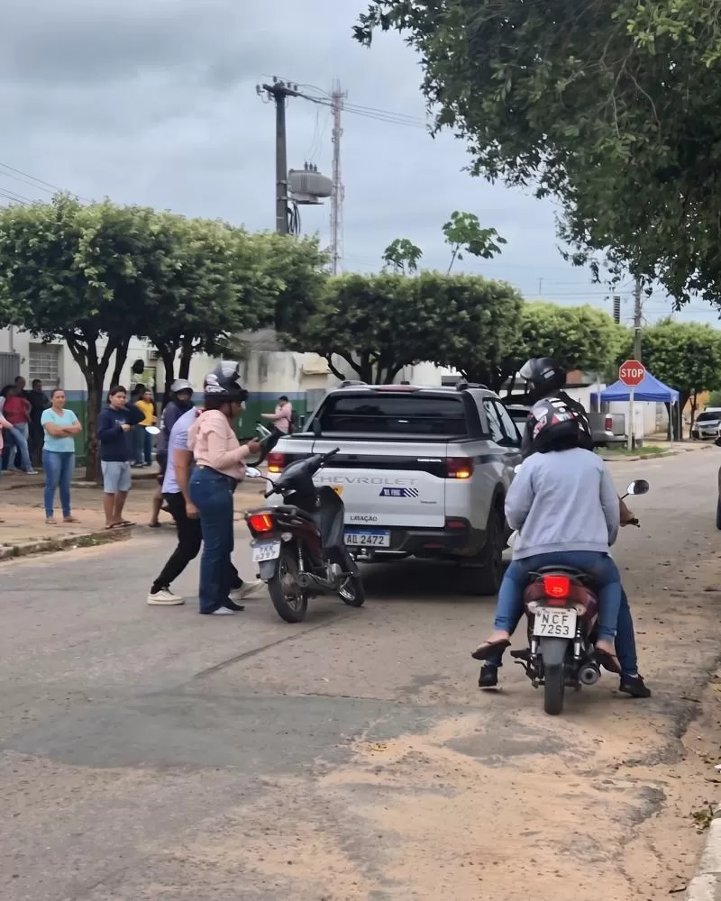 Colisão entre moto e carro é registrada em frente à Escola José Francisco, no bairro Dom Bosco em Ji-Paraná
