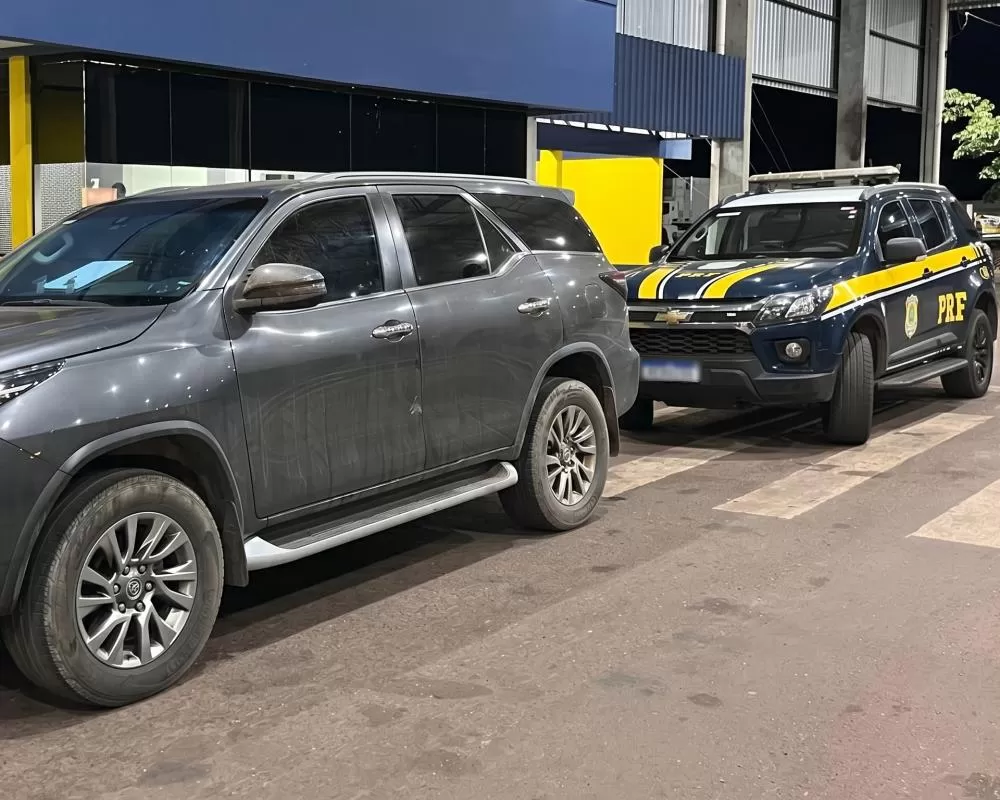 Polícia Rodoviária Federal recupera caminhonete roubada na BR-364 e motorista acaba detido por suspeita de crime