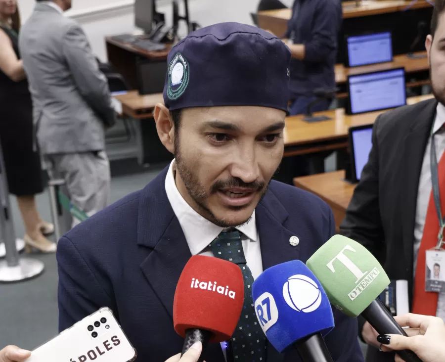 União Brasil Avalia Punição ao Deputado Fernando Máximo por Desobediência Partidária