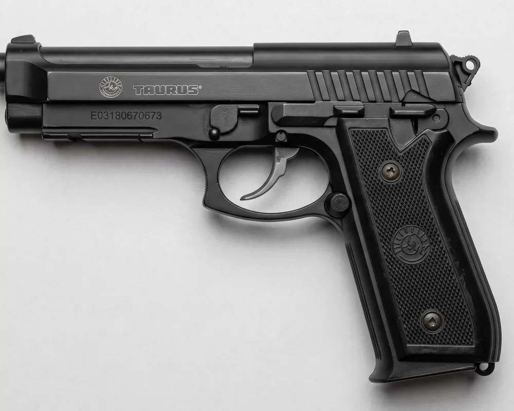 Polícia Militar apreende simulacro de arma de fogo após denúncia de homem armado em bar no residencial Copas Verdes em Ji-Paraná