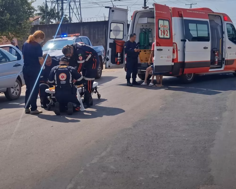 Colisão violenta entre Hilux e Siena em Ji-Paraná deixa duas mulheres feridas e quatro crianças hospitalizadas na K-5 