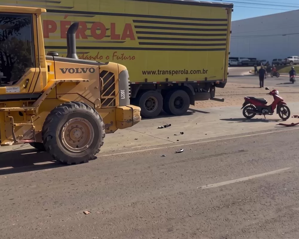 Tragédia em Ji-Paraná: Mulher morre após acidente entre moto e pá-carregadeira na Av. Marechal Rondon