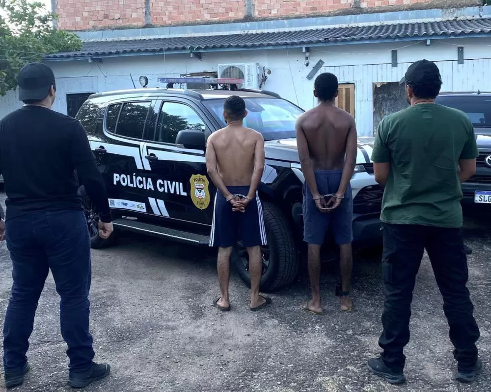 Polícia Civil prende dois homens por tortura, tráfico e posse de armas ligados a facção criminosa