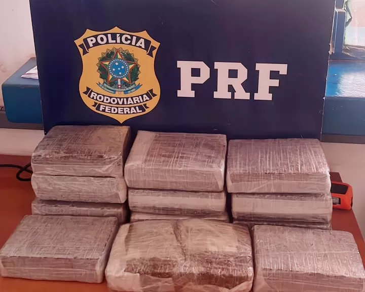PRF apreende 12,35 kg de maconha que saiu da Bolívia e seria levada para Rondônia no KM 101 da BR-425