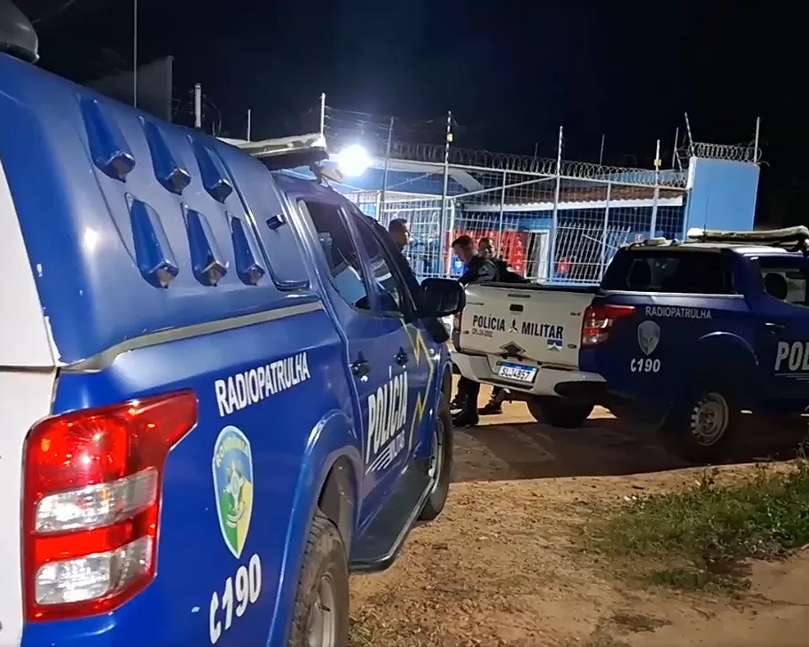 Homem é preso em Ji-Paraná após ser acusado de intimidar clientes com simulacro de arma em distribuidora