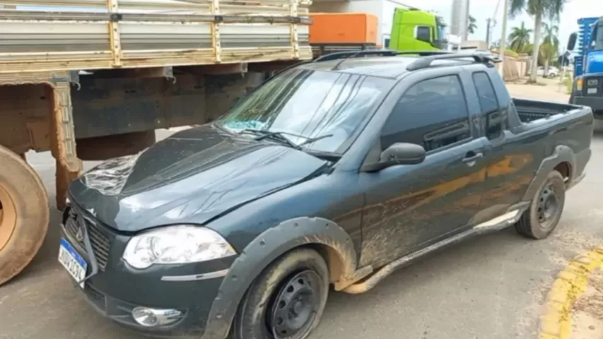 Em Ji-Paraná Motorista de Fiat Strada colide com Caminhão na Rotatória da Avenida Maringá com T-23