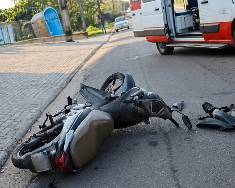 Colisão na BR-364 deixa ciclista ferida em frente à antiga Honda e mobiliza o SAMU em Ji-Paraná