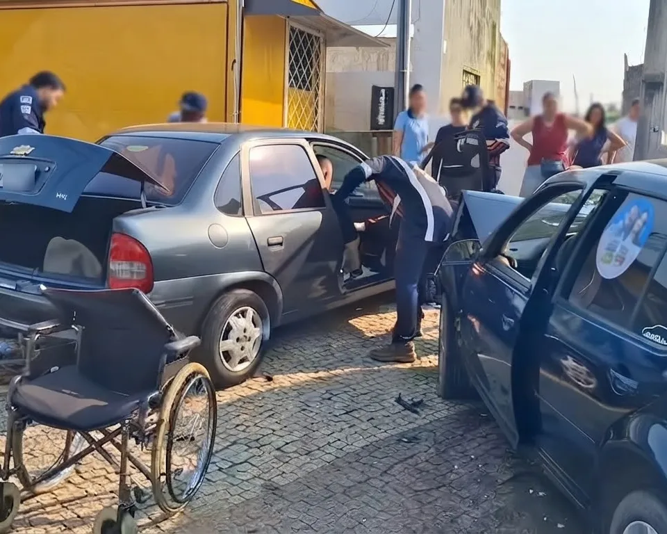 Vídeo: Idoso morre e mulher fica em estado grave em acidente na Av. Brasil após condutor invadir preferencial em Ji-Paraná