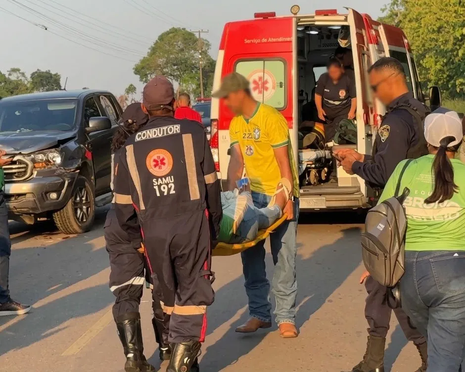 Quatro veículos colidem na Estrada do Aeroporto e duas pessoas caem na pista durante carreata política em Ji-Paraná