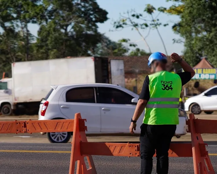 Casal a caminho de um velório tem pneu destruído em rodovia pedagiada e Justiça determina indenização por danos materiais e morais