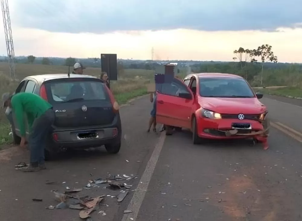 Colisão frontal violenta durante ultrapassagem na BR 429 entre Seringueiras e São Miguel do Guaporé 