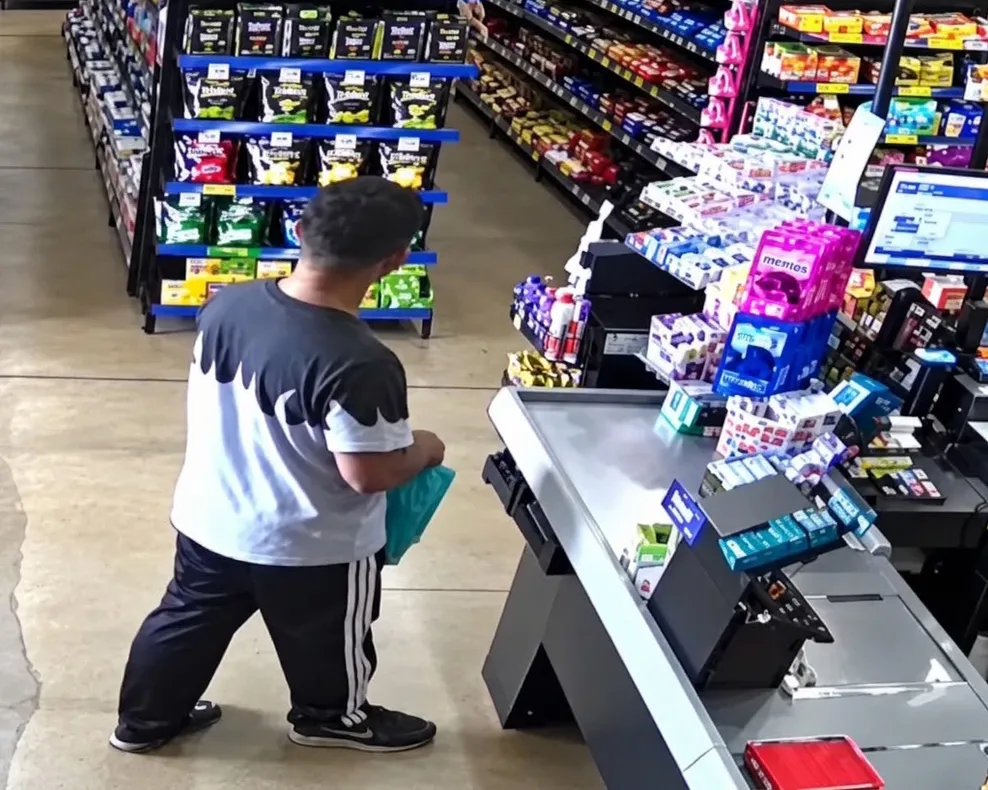 Câmeras de segurança flagram furto em mercado no bairro Bosque dos Ipês, no 1° Distrito de Ji-Paraná
