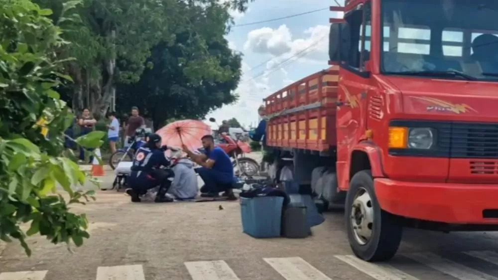 Ji-Paraná: Acidente Entre Caminhão e Motocicleta Deixa Jovem Motociclista Ferido