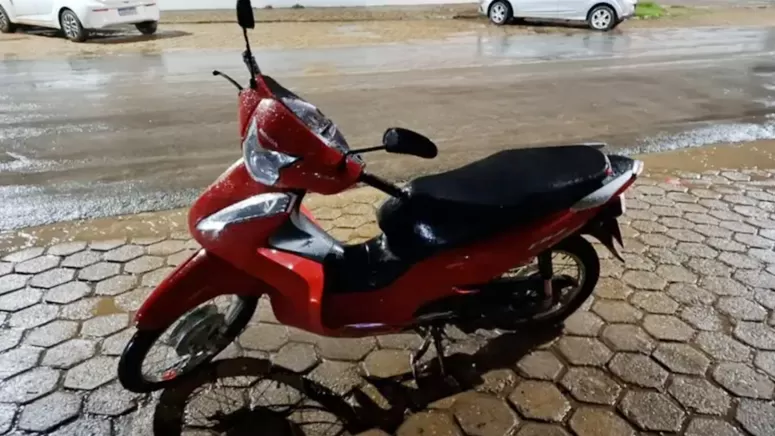 Mulher é Socorrida Após Colisão Entre Motonetas na Av. Maringá em Ji-Paraná